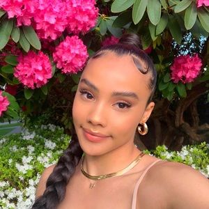 Meet your Posher, Selena